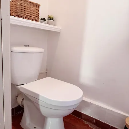 2-bedrooms Cosy Flat - 1 Minute Walk To Port Vauban