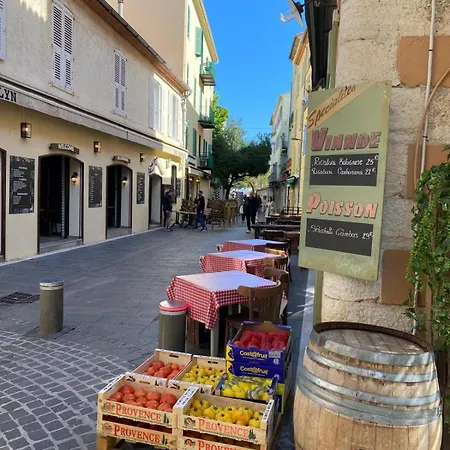 2-bedrooms Cosy Flat - 1 Minute Walk To Port Vauban *